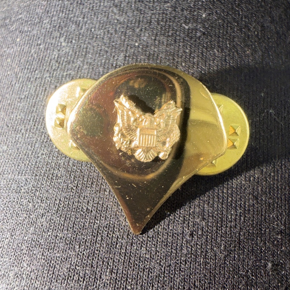 US Army Military Lapel Pin Spec 4 Specialist E-4 Rank Gold Eagle Hat Jacket Wear